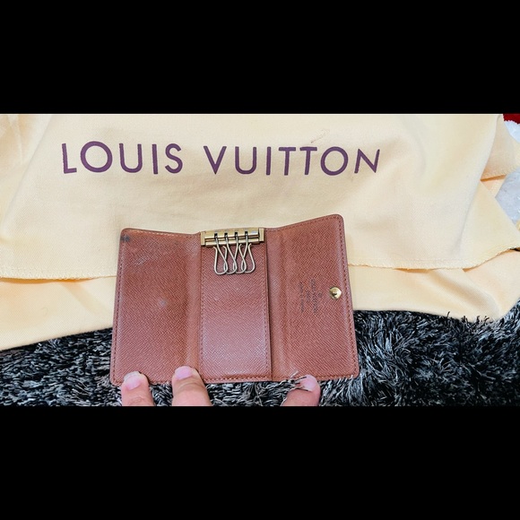 Louis Vuitton 4 key holder - Picture 2 of 7